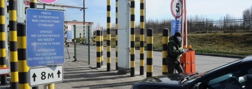 На момент действия военного положения выезд из Украины ограничен