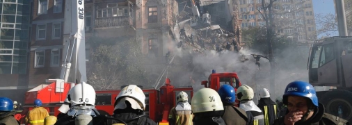 Зруйнований дроном житловий будинок у Києві