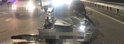 За секунду - в щепки: момент смертельного ДТП под Киевом попал на видео 