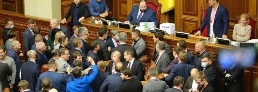Опозиція блокує трибуну Ради перед розглядом "закону про олігархів"