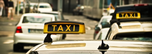 День таксиста: о самом страшном во время войны, ценах и "плохих" клиентах