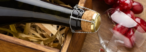 Корок від шампанського може ще стати в нагоді