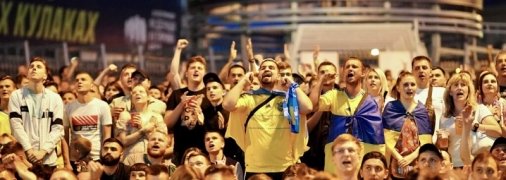 Победа, которая нам так нужна: почему футбольный праздник в центре Киева важнее, чем мы думаем