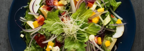 Этот салат поразит своим вкусом (изображение создано с помощью ИИ).