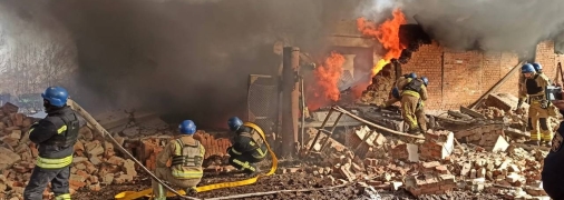 Розбір завалів на місці удару продовжується