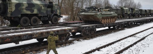 Россияне начали отвод техники от украинских границ