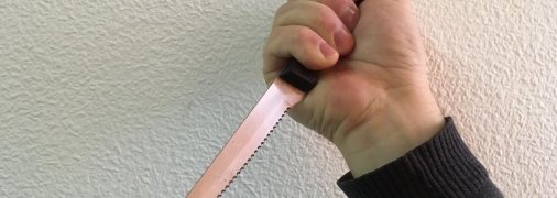 Наніс удари ножем чоловікові та дружині