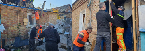 "Мой дом оккупанты разрушили до основания": как волонтеры восстанавливают жилье на освобожденных территориях