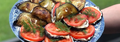 Баклажаны в кляре с помидорами и сыром