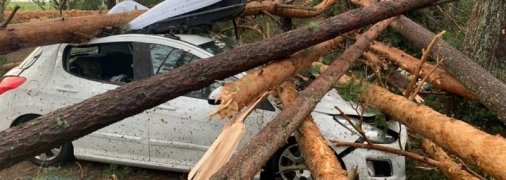 На Росію обрушився смертельний ураган: знищені будинки, постраждалих відвозять на вертольотах (відео)