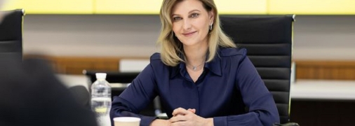 Олена Зеленська в синій блузі