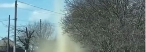 Смерч и настоящее торнадо: редкие явления под Черновцами попали на видео