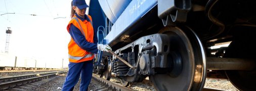 Від професіоналізму цих людей залежить безпека поїздок поїздами