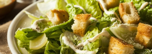 Этот салат не только вкусный, но и сытный (изображение создано с помощью ИИ)