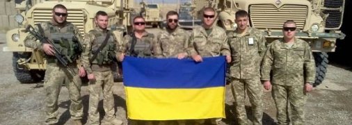 "В горах у самолета нет воздуха, чтобы зацепиться, а садиться и взлетать приходится по спирали", – украинские военные летчики о миссии в Афганистане (фото)