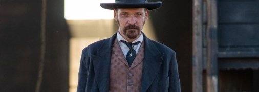 Питер Сарсгаард рассказал о съемках и о будущем Брюсе Уэйне