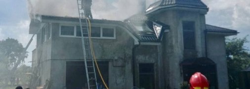 Семье, на чей дом упал самолет Игоря Табанюка, собирают на новое жилье