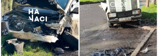 Обидва автомобілі через аварію отримали серйозні пошкодження
