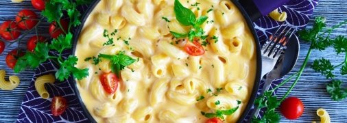 Макарони зі сметанним соусом і зеленню - це дуже смачно