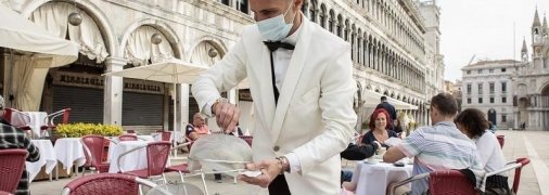 Коронавирус в Европе продолжает отступать: уже половина стран оказались в "зеленой зоне"