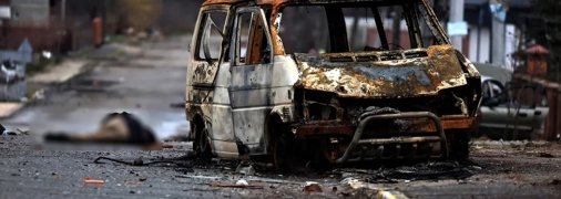 Мертвый мирные жители на улицах Бучи