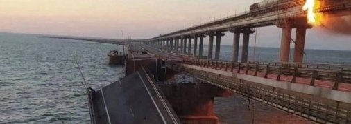 Пожар на мосту утром