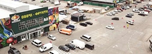 "Проси прощения, б*дь". "Титушки" Молчановой и Туменаса, захватив "Столичный", избили сотрудника рынка и угрожали закопать