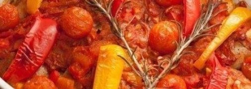 Курица запеченная с овощами