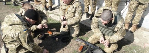 Солдати працюють вантажниками: в навчальному центрі ВМС України стався скандал після каліцтва матроса