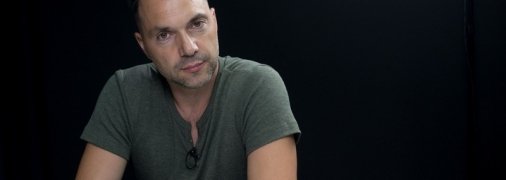 Алексей Арестович: Те, кто считает Зеленского клоуном, сами клоуны. Клоун никогда не объявит войну одновременно олигархам, контрабандистам, "ворам в законе" и Путину