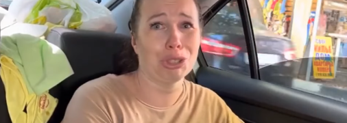 росіянку аж перекосило від страждань, що доводиться повертатись додому