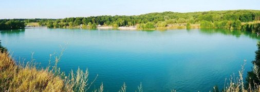 Голубе озеро так називають за колір води