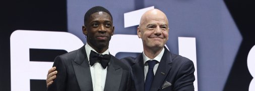 Усман Дембеле та президент ФІФА Джанні Інфантіно