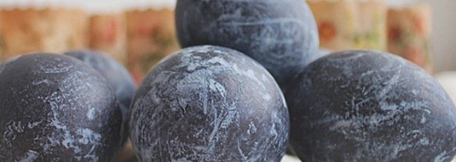 Як зробити крашанки з чаю каркаде і вина