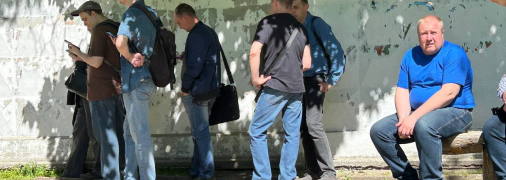 Очереди под Деснянским ТЦК в Киеве