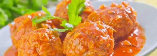 Фрикадельки в томатно-сметанному соусі