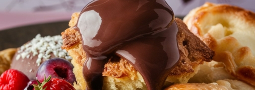 Глазурь не только украсит выпечку, но и оттенит вкус (изображение создано с помощью ИИ).