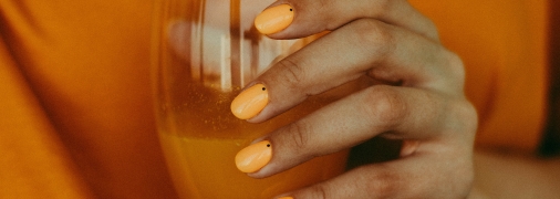 Тренды летнего маникюра 2023 - фото