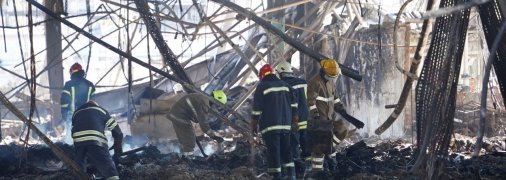 Рятувальники розбирають завали кременчуцього ТЦ