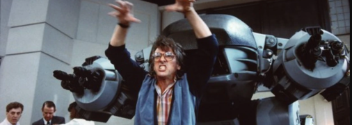 Режисер на знімальному майданчику "Робокопа"