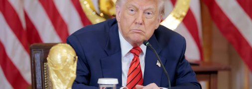 Дональд Трамп з кубком світу з футболу