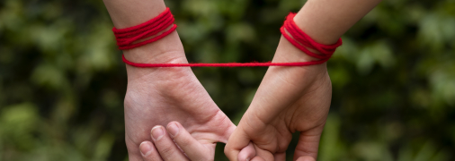 Червона нитка на руках захищає від дурного ока