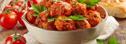 Тефтелі з рису та гречки у томатному соусі