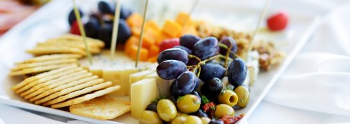 Закуски с оливками и маслинами: 4 лучших рецепта к новогоднему столу