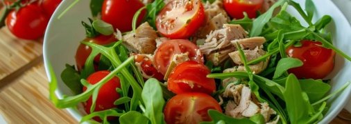 Этот салат получается свежим и сытным (изображение создано с помощью ИИ)