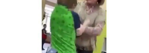 "Не хочуть бачити, як їх друга битимуть": у Києві вчителя викрили в знущанні над школярем з інвалідністю (відео)