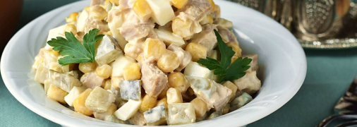 Салат з тунцем кукурудзою та яйцем готується легко та швидко