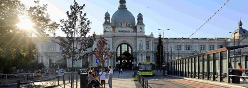 Якщо прямого поїзда немає - можна спробувати з пересадкою у Львові