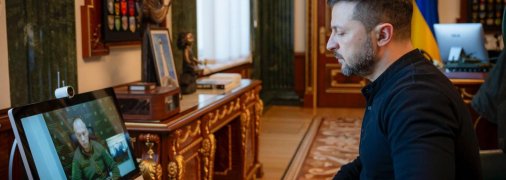 Зеленский заслушал доклад Сырского