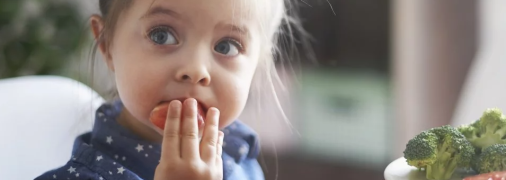 Чому не можна доїдати за дитиною